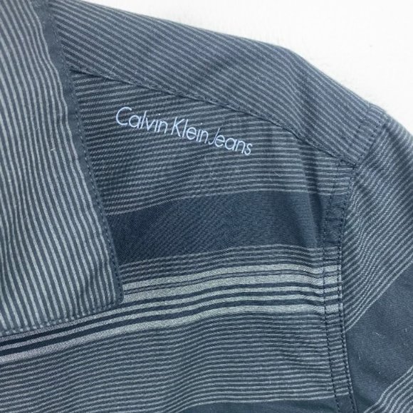 Men's Calvin Klein Button Up- Size Medium - Picture 3 of 3